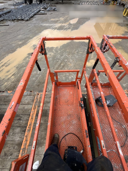 2023 JLG ES1932