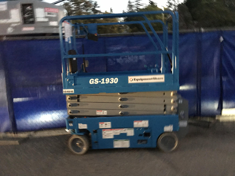 2020 Genie GS-1930 Solid Non Marking Tires, Beacon, Folding rails with half height swing gate, 800W Inverter