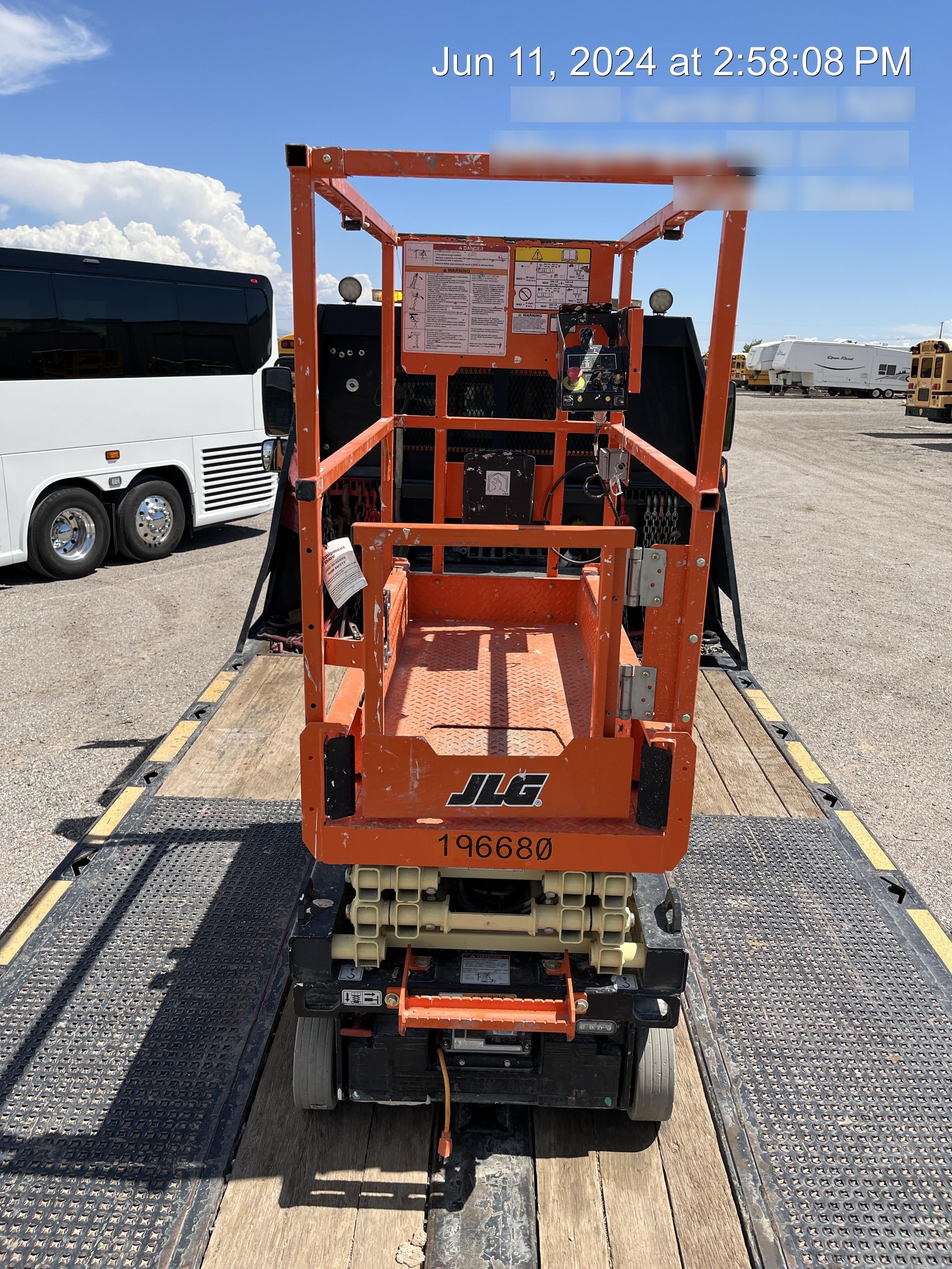 2021 JLG ES1330L