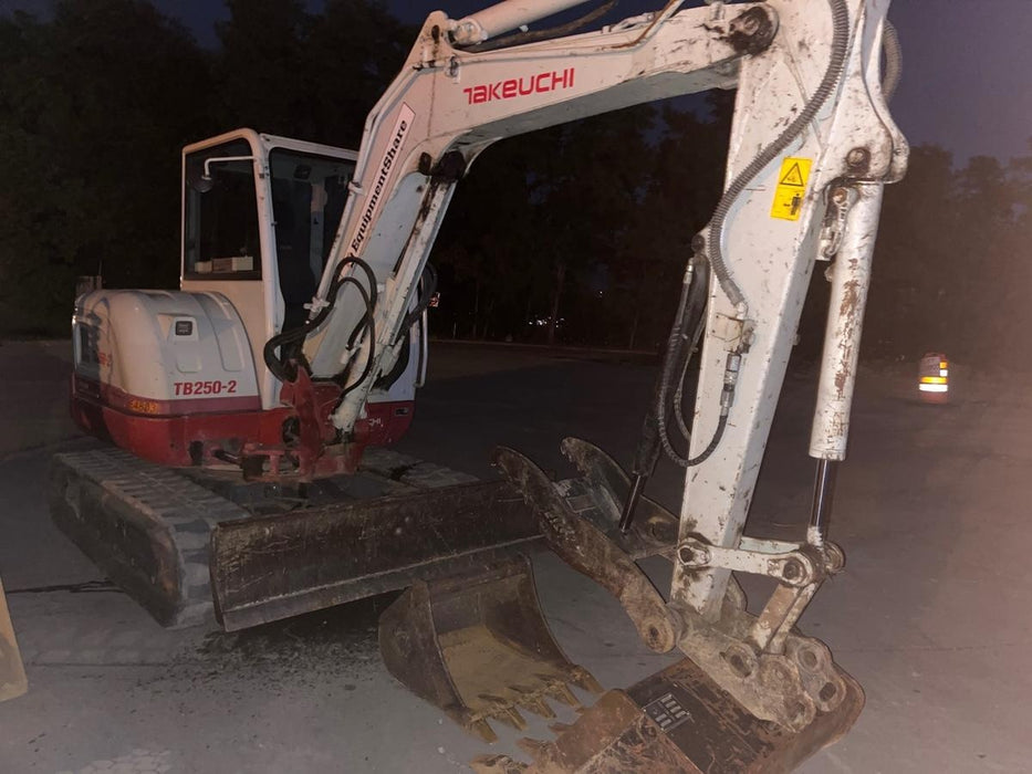 2020 TAKEUCHI TB250-2C