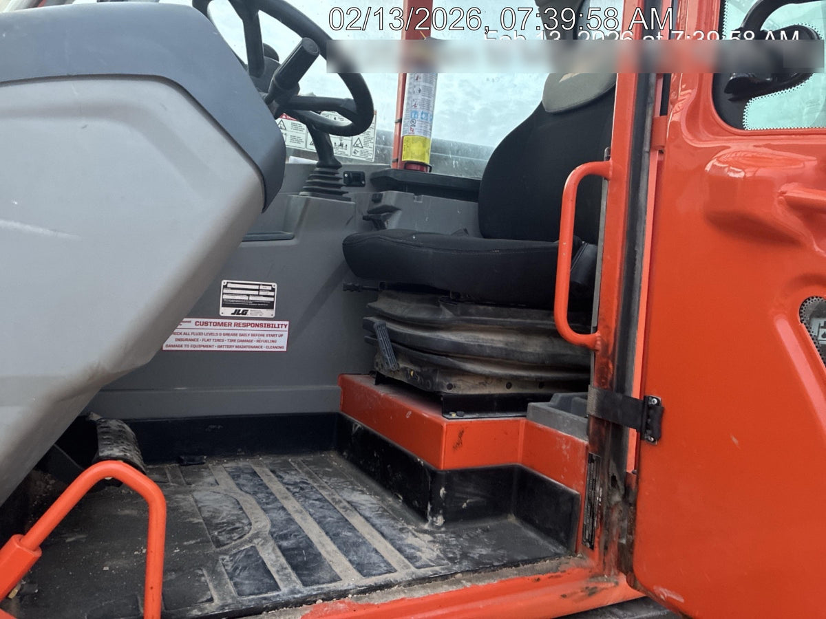 2022 JLG 1075