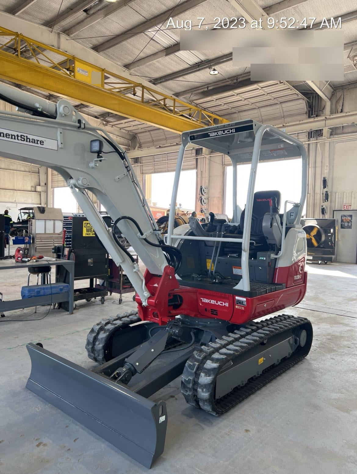 2023 TAKEUCHI TB235-2R
