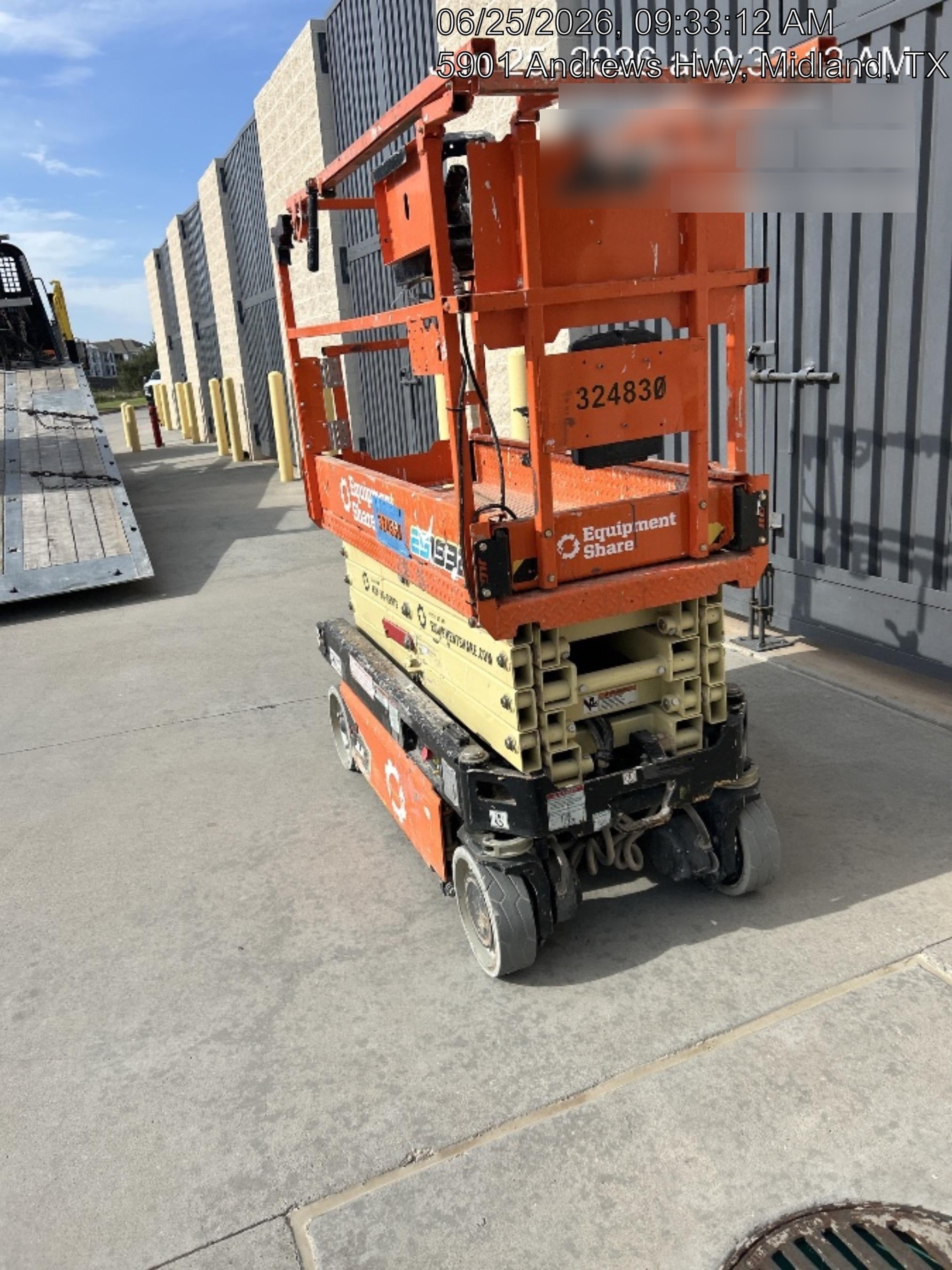 2023 JLG ES1932