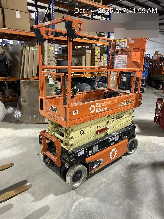 2022 JLG ES1932