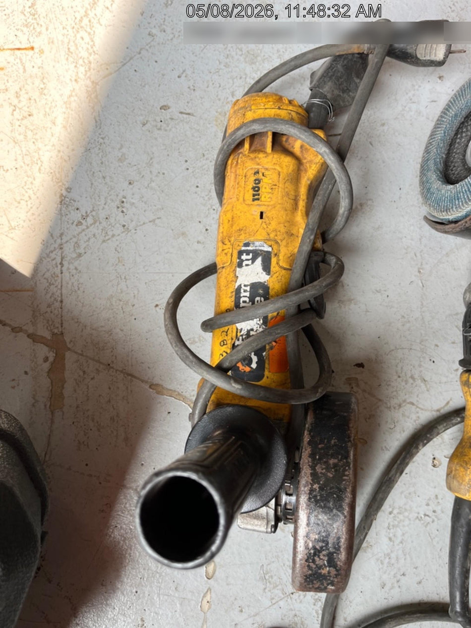 2022 DEWALT D28402N