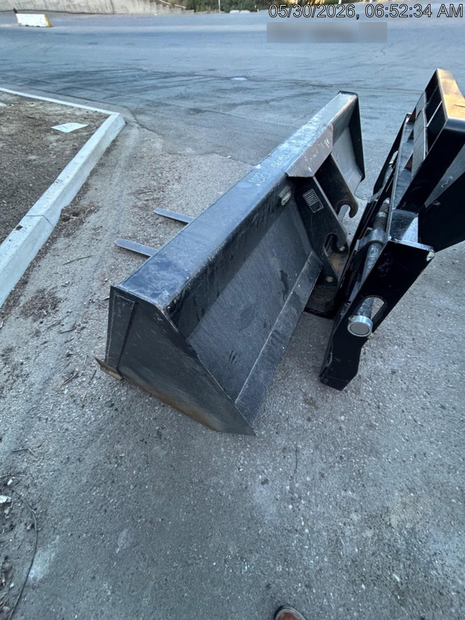 2025 JLG 1001100823