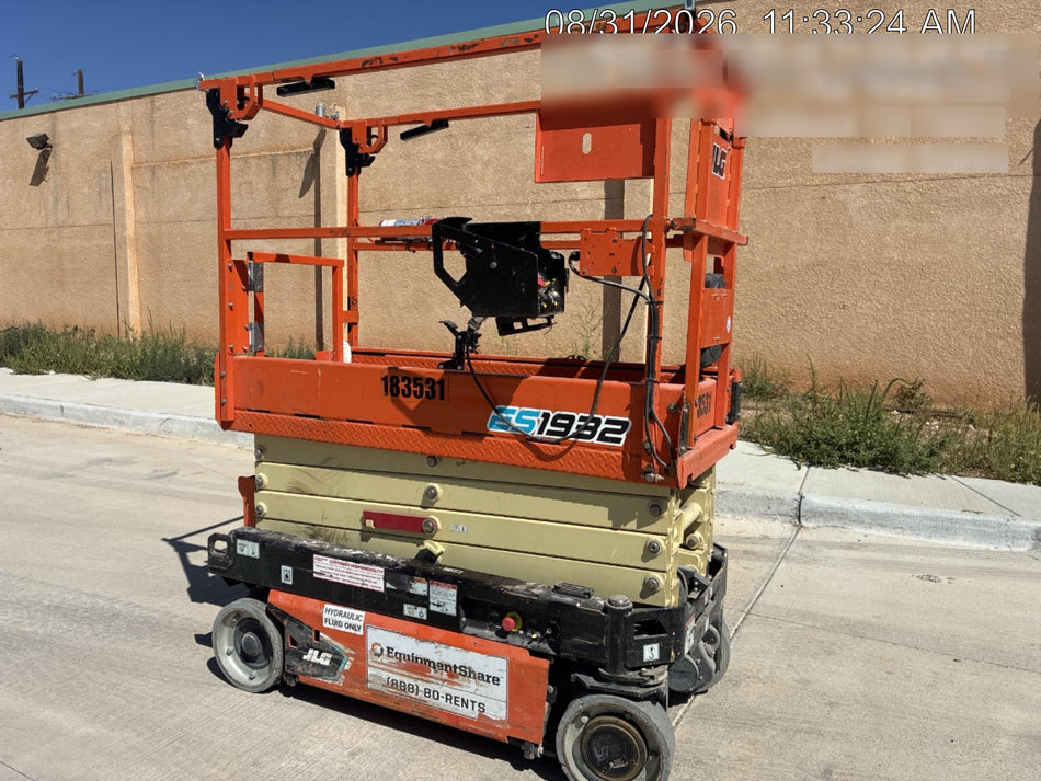 2021 JLG ES1932