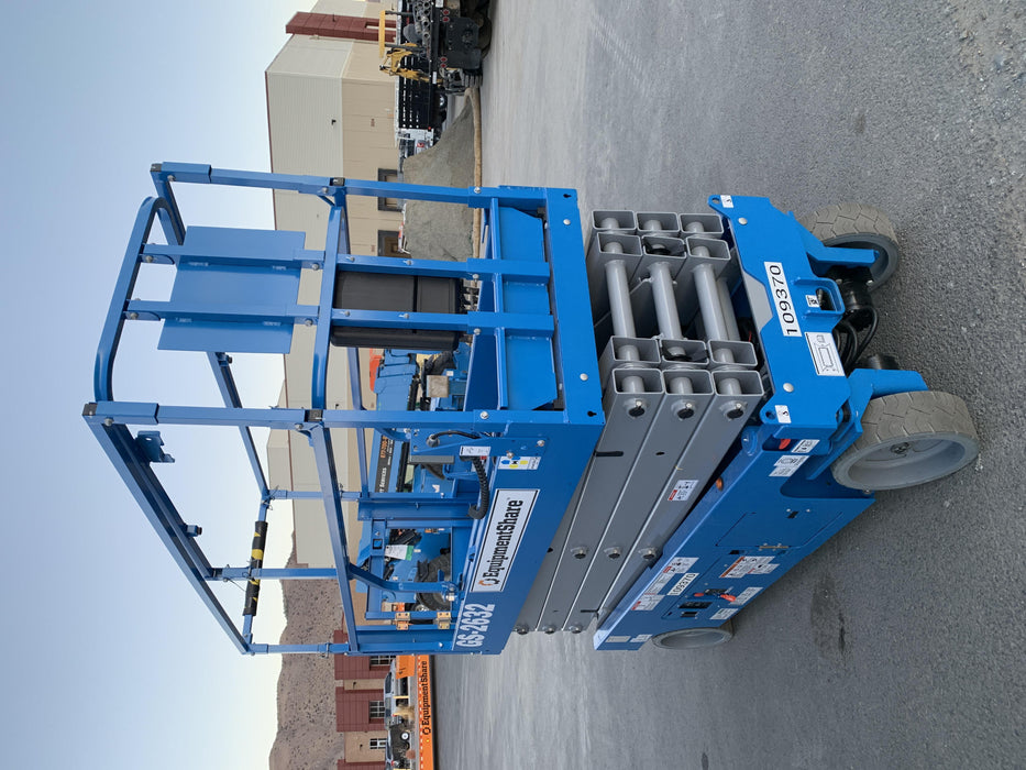 2020 Genie GS-2632 Solid NM Tires, Folding Rails with Half-Height Swing Gate, Beacon, 800W Invertor