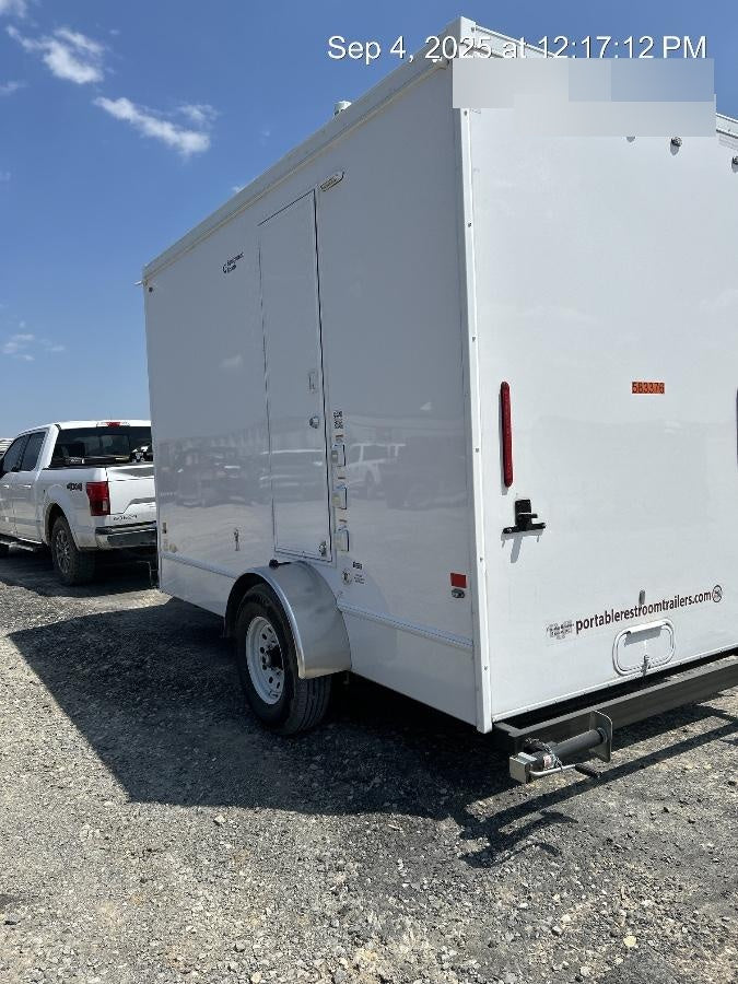 2025 PORTABLE RESTROOM TRAILER RRAV258741
