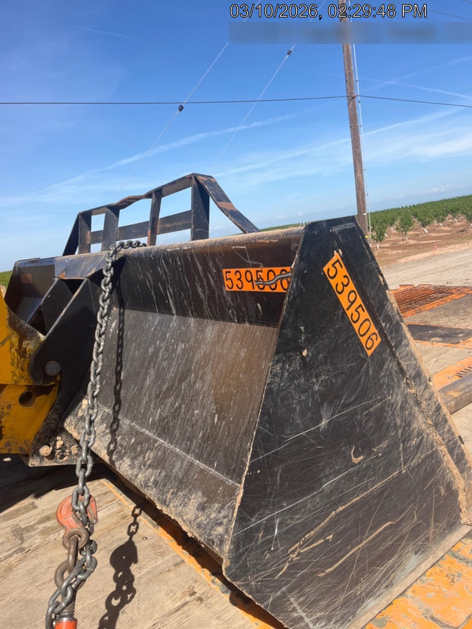 2025 JLG 1001100823
