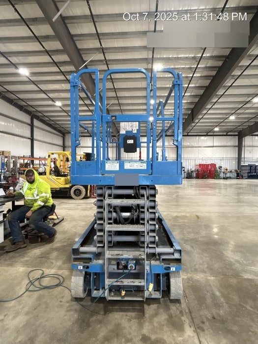 2019 Genie GS-4047 Folding rails with half height swing gate, 800W Inverter