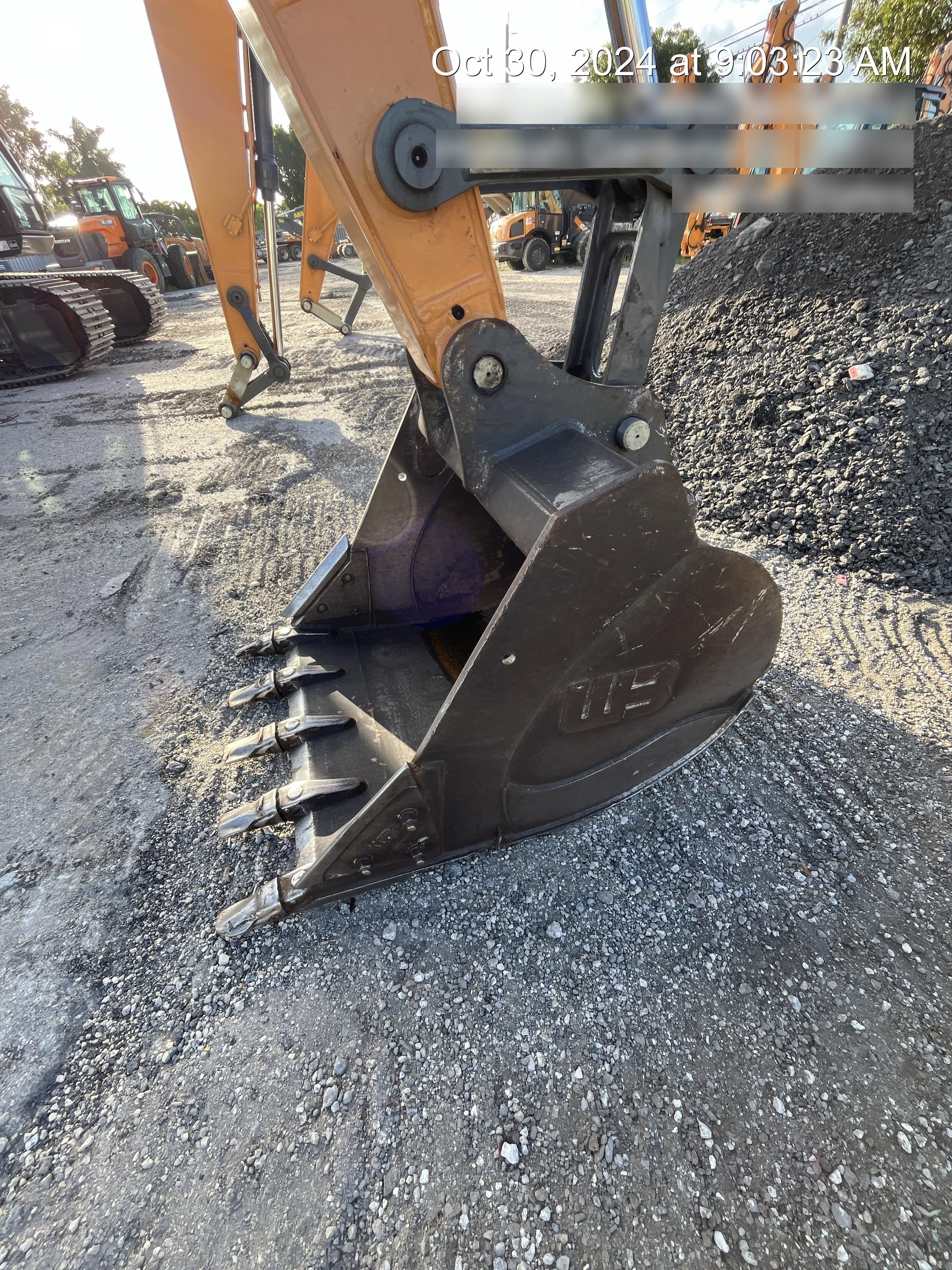 2017 CASE 36" Bucket - Case