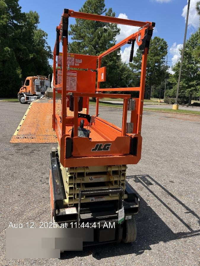 2025 JLG ES1932