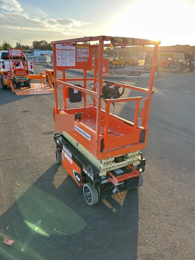 2022 JLG ES1330L