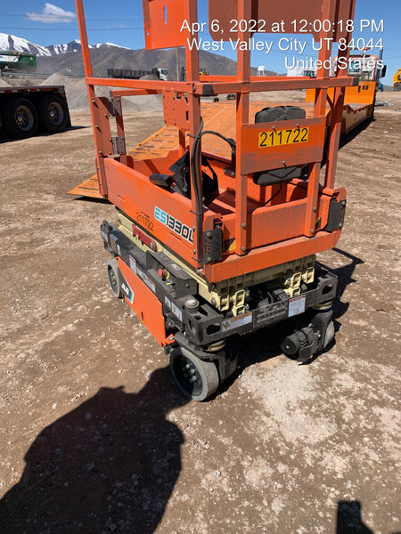 2022 JLG ES1330L