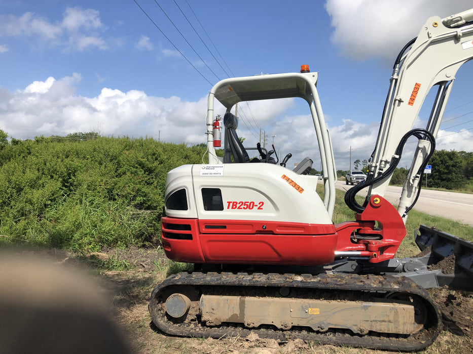 2021 TAKEUCHI TB250-2