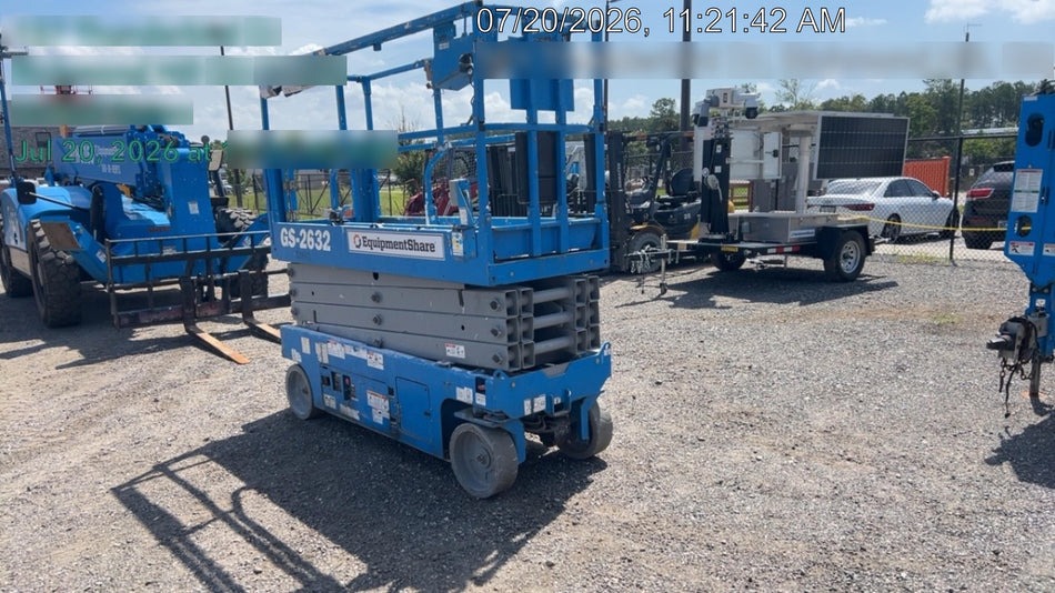 2019 Genie GS-2632 Folding rails with half height swing gate