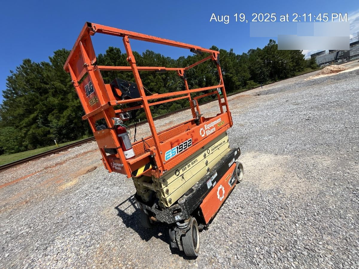 2022 JLG ES1932
