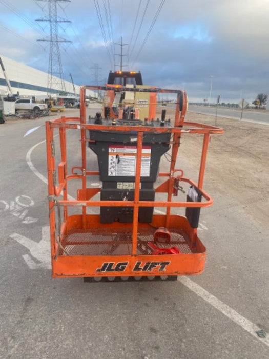 2019 JLG E300AJP