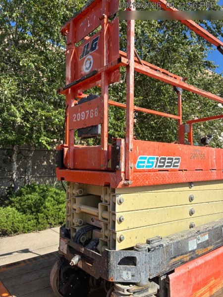 2022 JLG ES1932