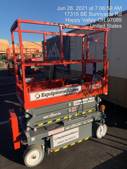 2020 Skyjack SJIII-3219 Solid NM Tires, Half height spring hinged entry gate, Dual Beacons, 800W Inverter