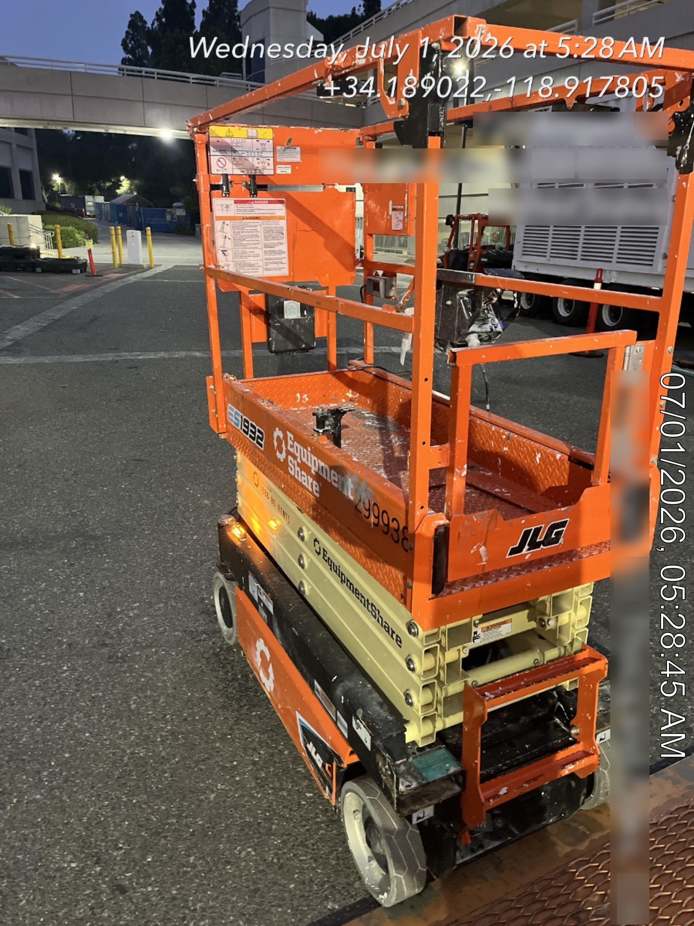 2023 JLG ES1932