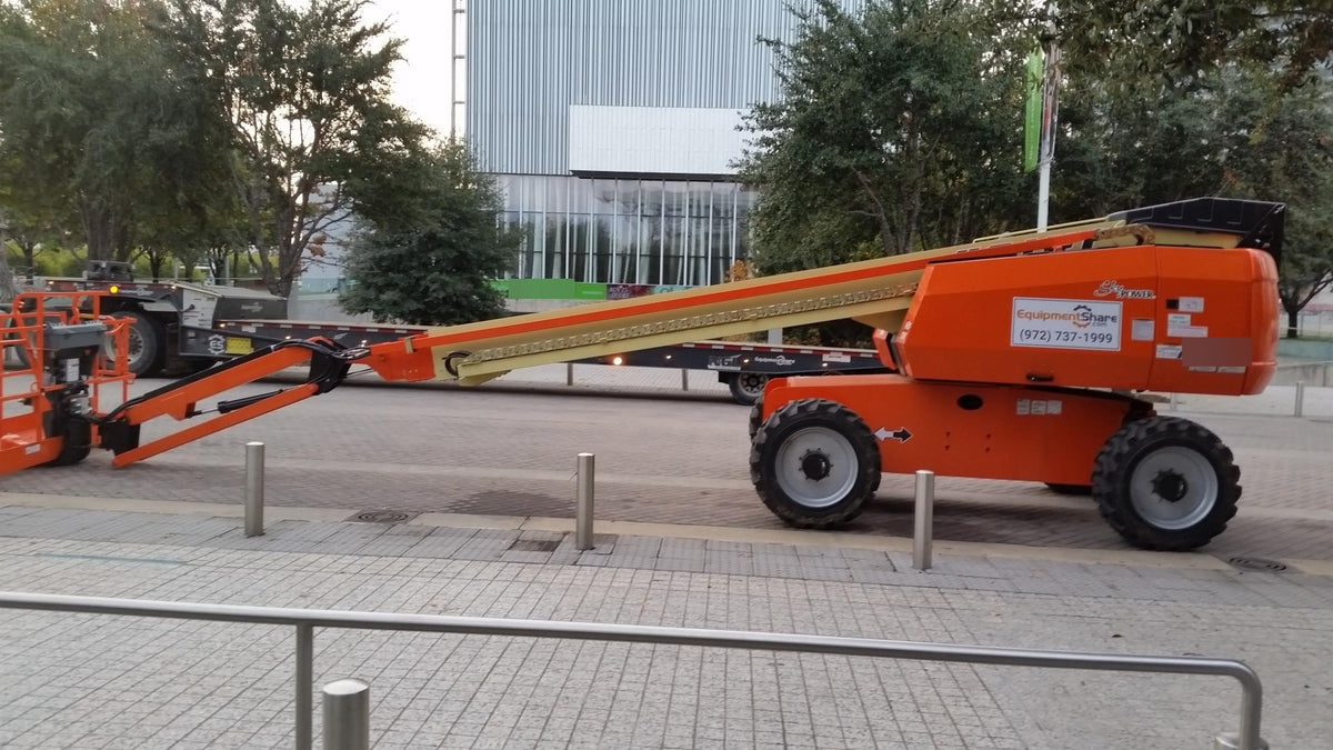 2017 JLG 660SJ