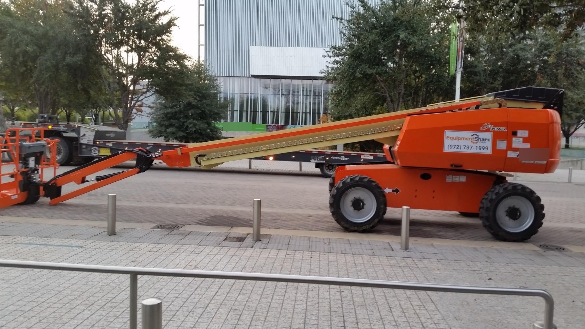 2017 JLG 660SJ