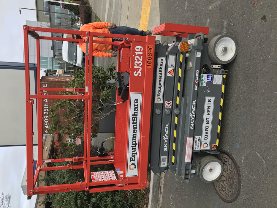 2020 Skyjack SJIII-3219 Solid NM Tires, Half height spring hinged entry gate, Dual Beacons, 800W Inverter