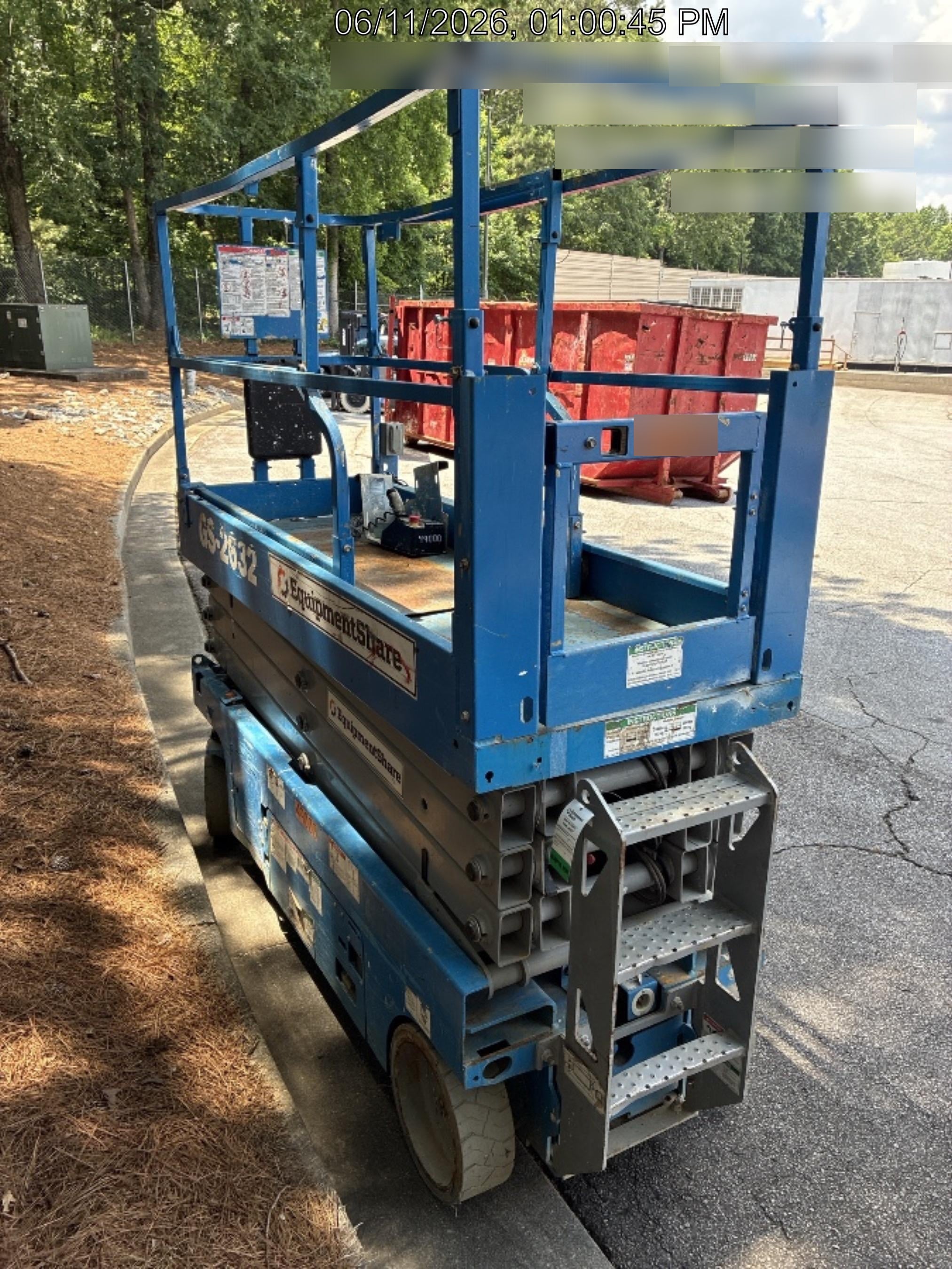 2019 Genie GS-2632 Folding rails with half height swing gate