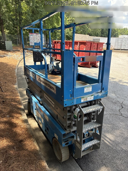 2019 Genie GS-2632 Folding rails with half height swing gate