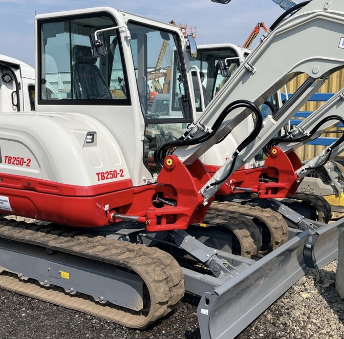 2024 TAKEUCHI TB250-2CR