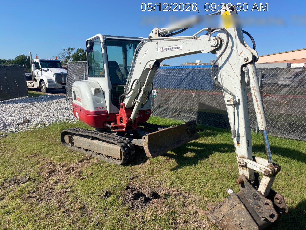 2021 TAKEUCHI TB235-2CR