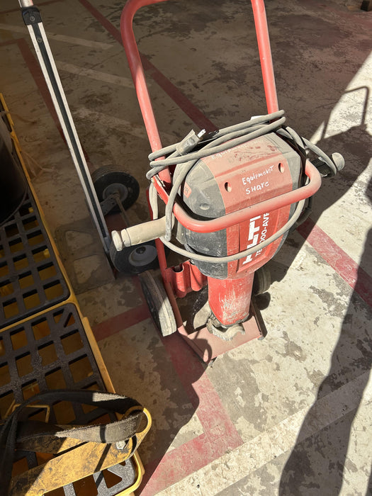 2020 HILTI TE 3000-AVR