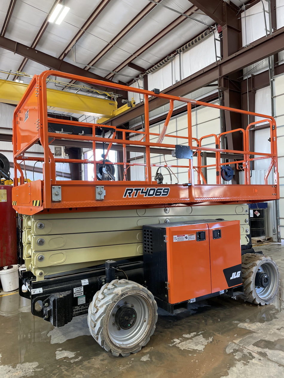 2022 JLG RT4069