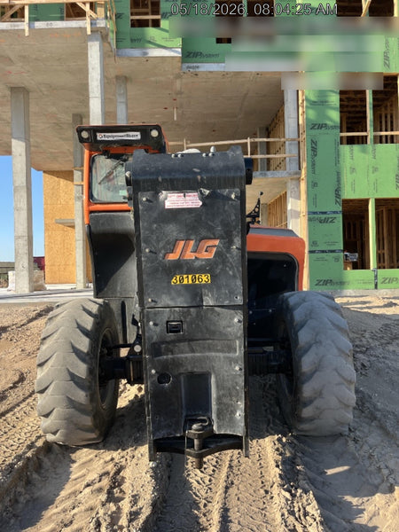 2023 JLG 1075