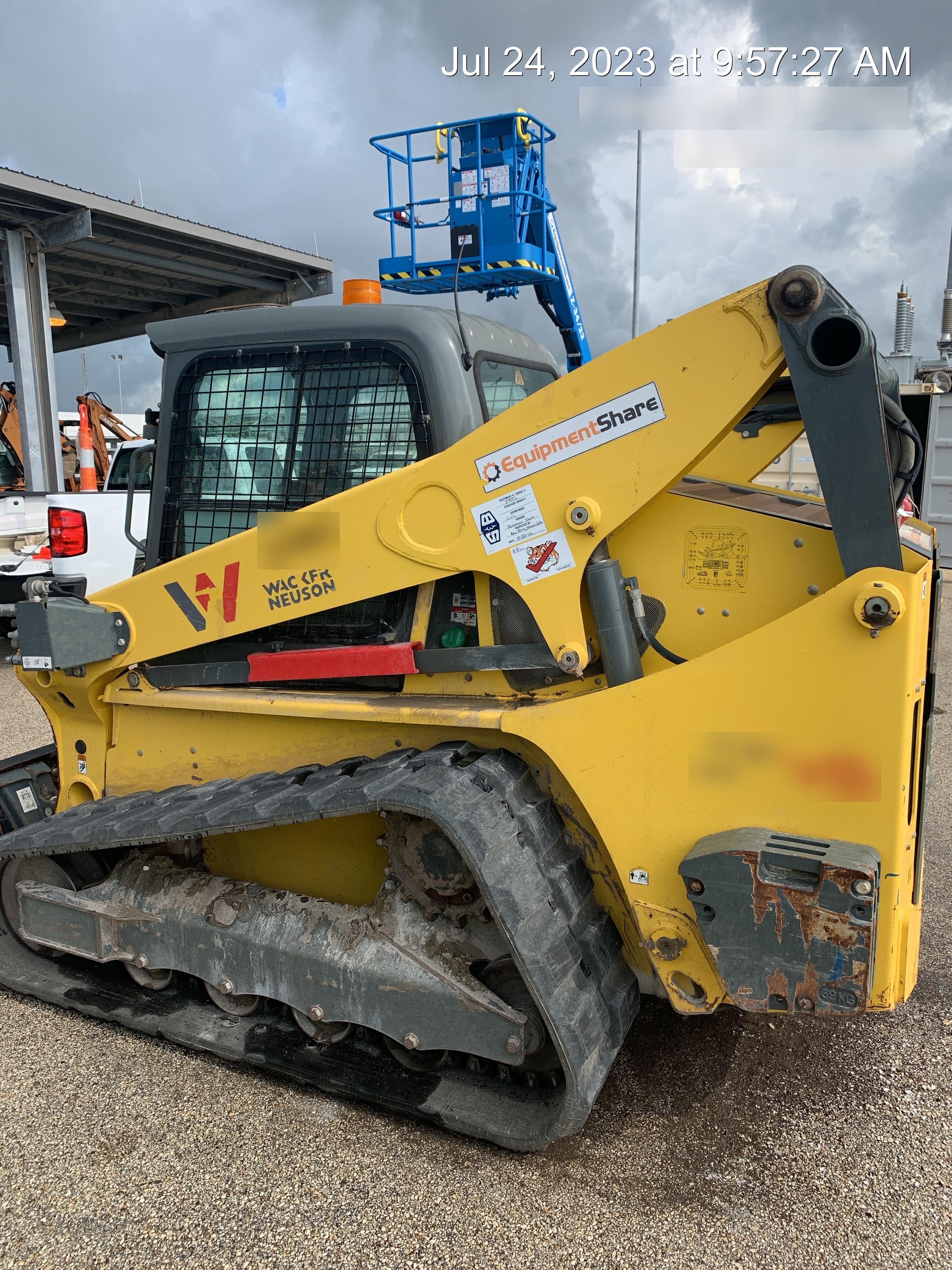 Wacker Neuson ST45 14-Pin Attachment Control T3 Bucket Leveling, Ride Control, CAB/Heat, A/C, Cyclonic Engine Pre-Cleaner, Block Heater (110v) T4F, Counter Weights, Dual Beam Work Lights,  Radio, Back-Up Camera, Zero-Drift Hydraulic Valve, Foot Throttle, 4 Way Flasher Kit, Scavenger Air Cleane, Synthetic Hydraulic Oil, High Flow LF	Hydraulic Coupler SSL/CTL