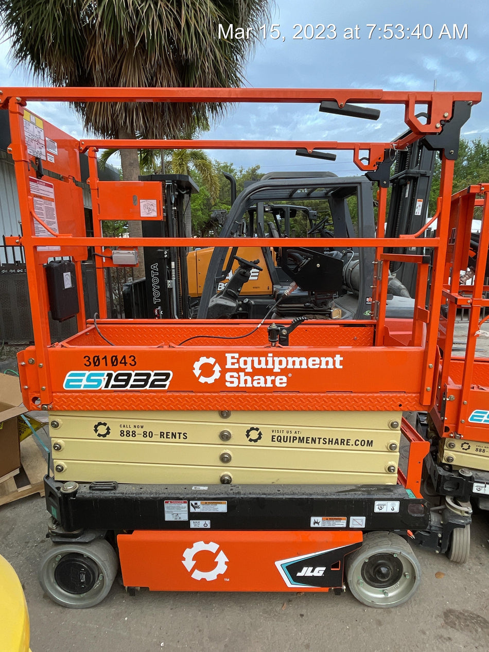 2023 JLG ES1932