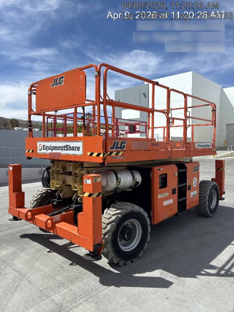 2021 JLG 330LRT