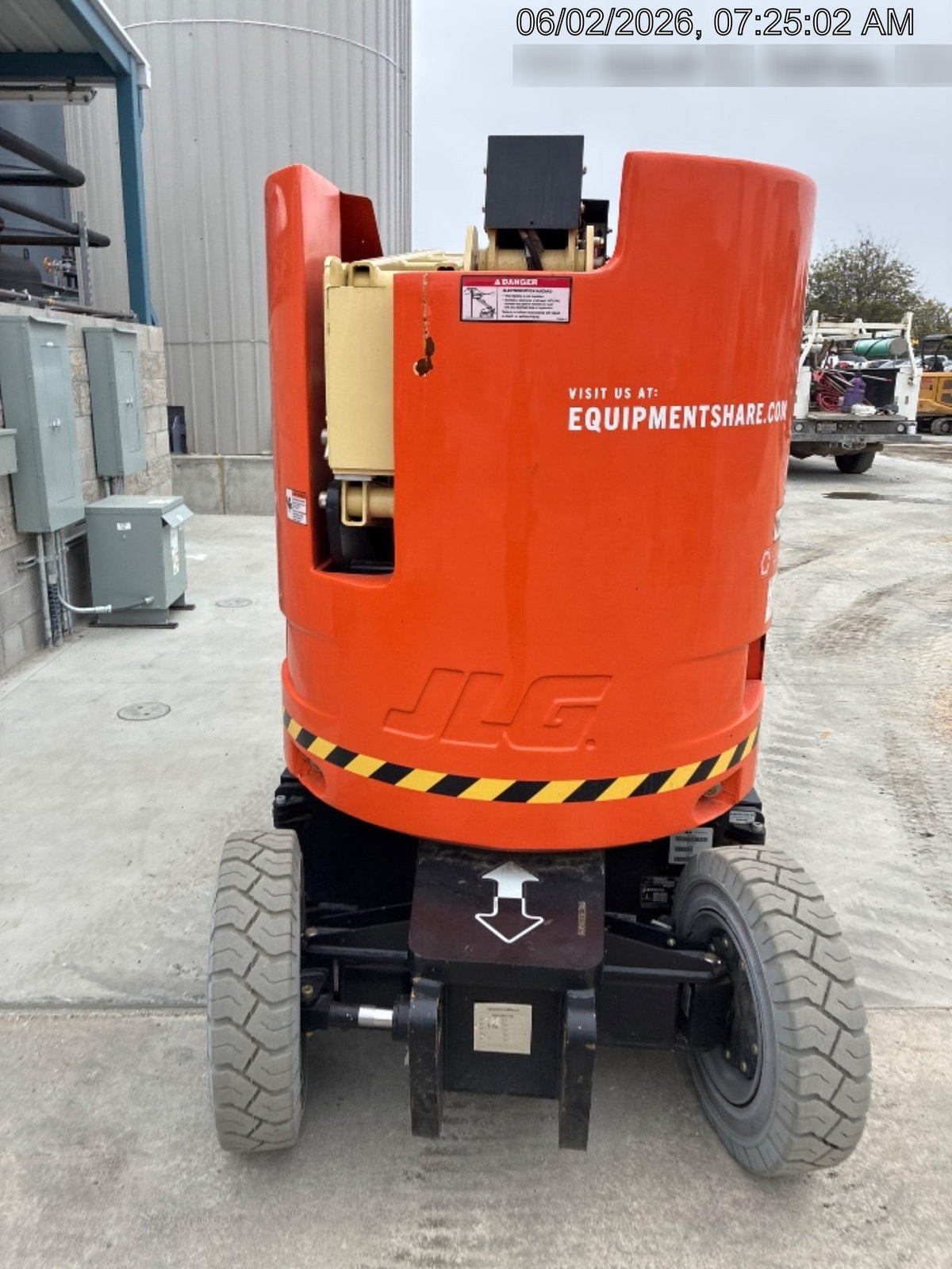 2025 JLG E300AJP