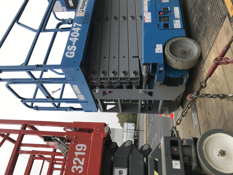 2019 Genie GS-4047 Folding rails with half height swing gate