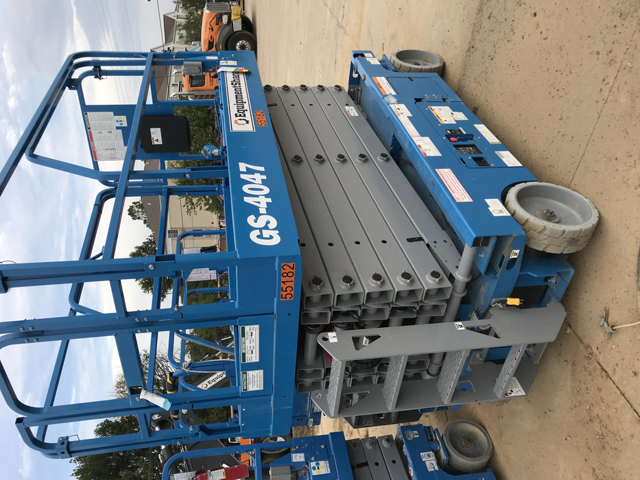 2019 Genie GS-4047 Folding rails with half height swing gate
