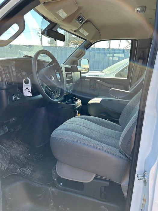 2025 CHEVROLET Express Van - Rental