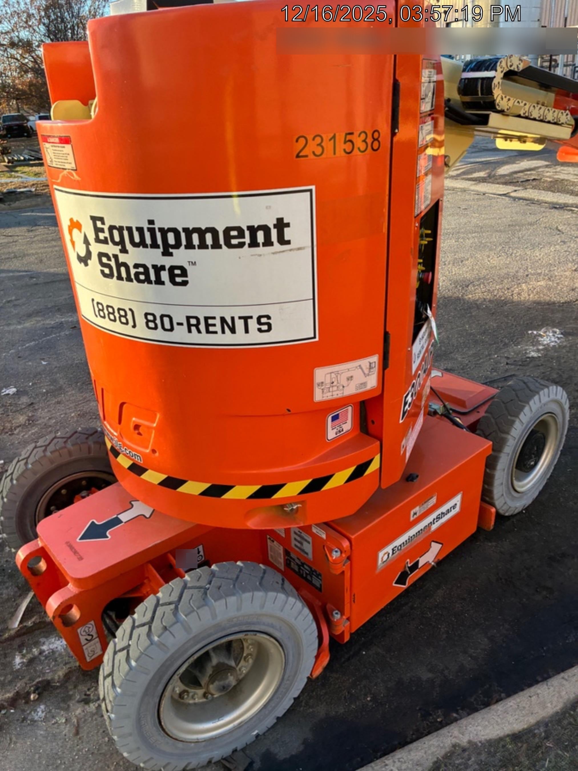 2022 JLG E300AJP