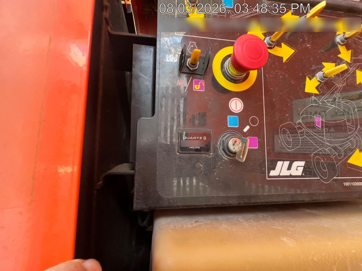 2015 JLG 800AJ