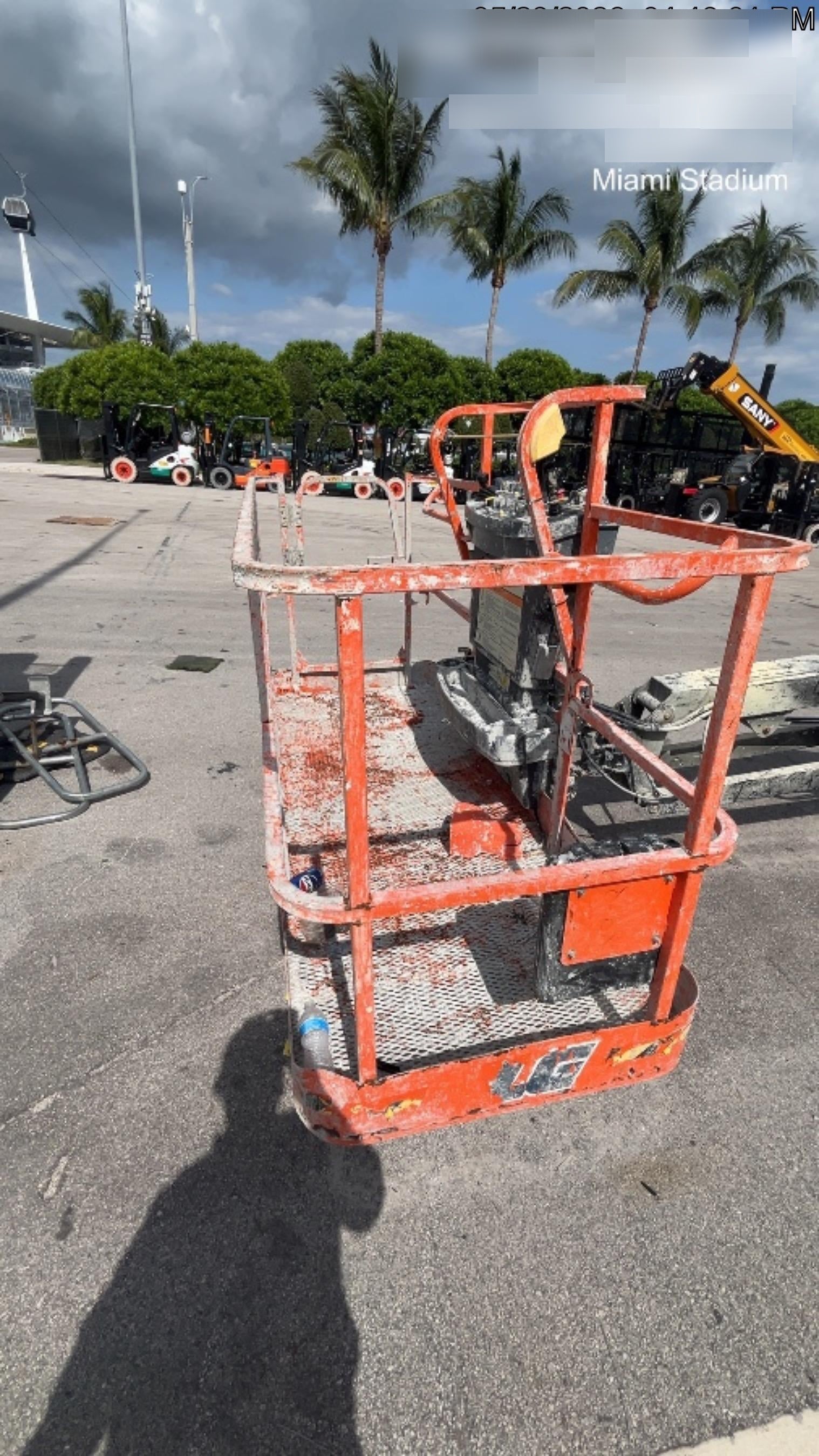 2023 JLG 460SJ