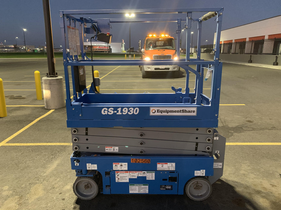 2020 Genie GS-1930 Solid Non Marking Tires, Beacon, Folding rails with half height swing gate, 800W Inverter
