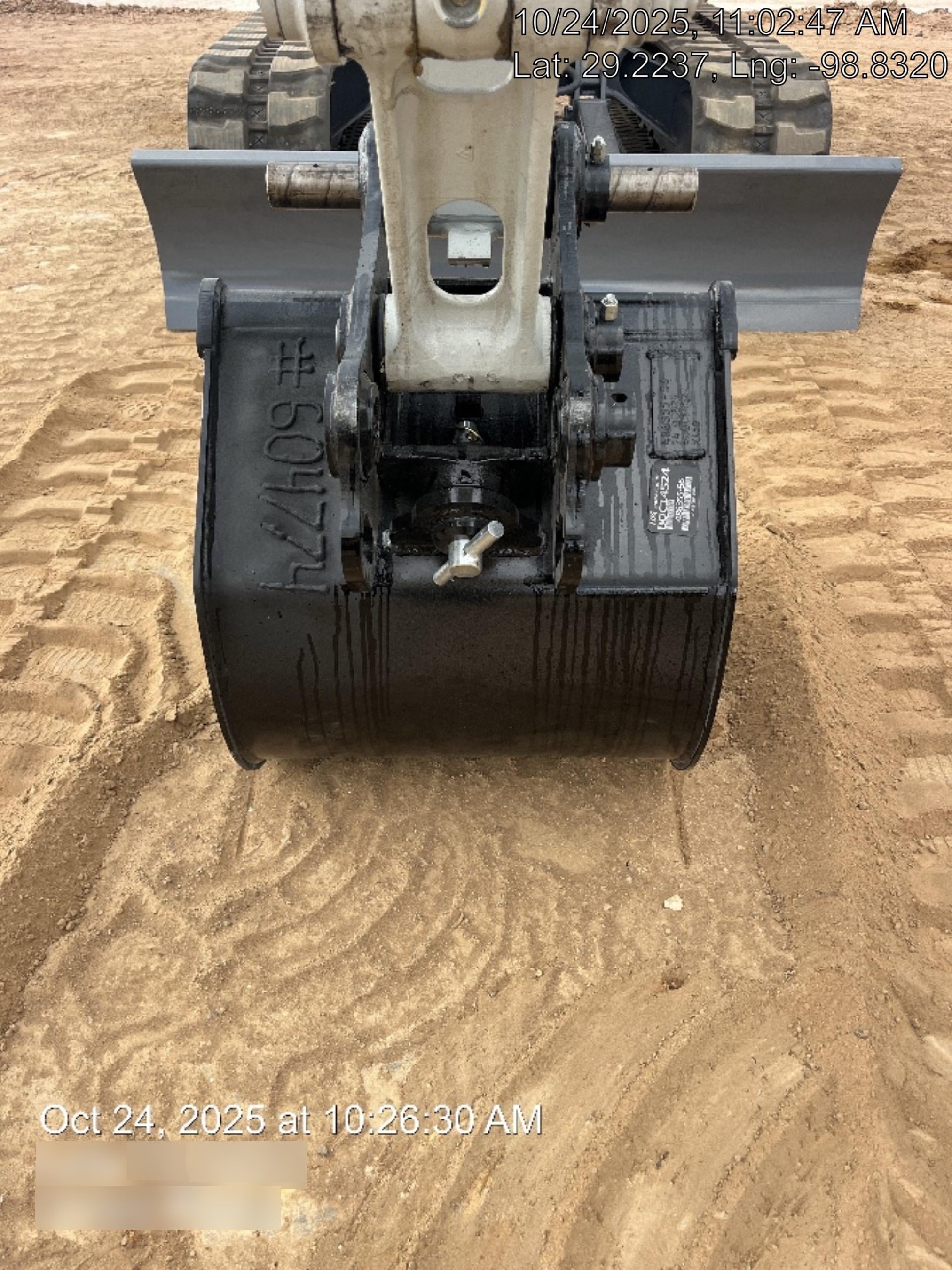 2025 TAKEUCHI 24" Bucket Takeuchi
