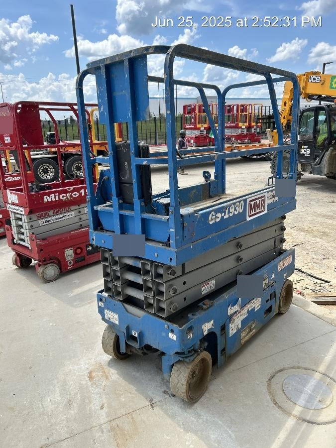 2019 Genie GS-1930 Fixed Rails with Chain Entry