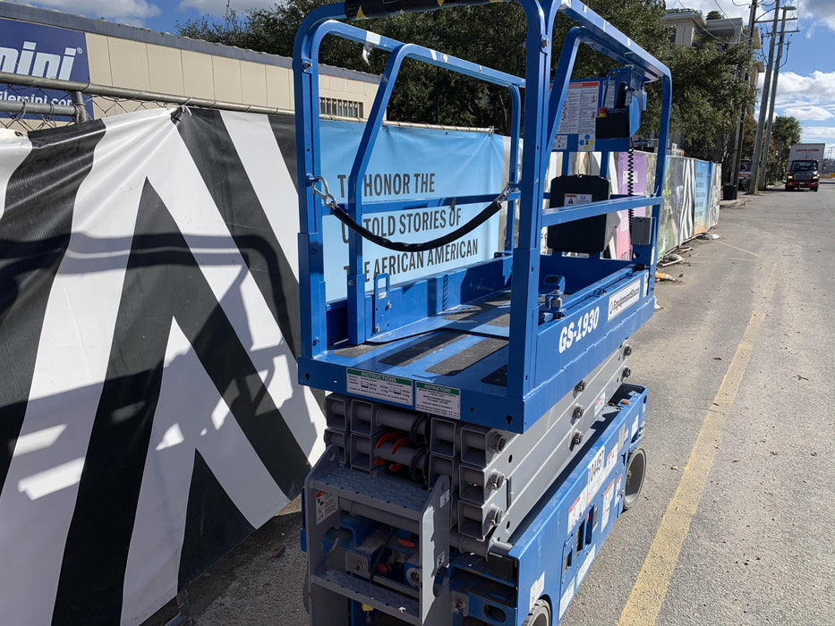 2020 Genie GS-1930 Fixed rails with chain entry gate - Pre A92.20